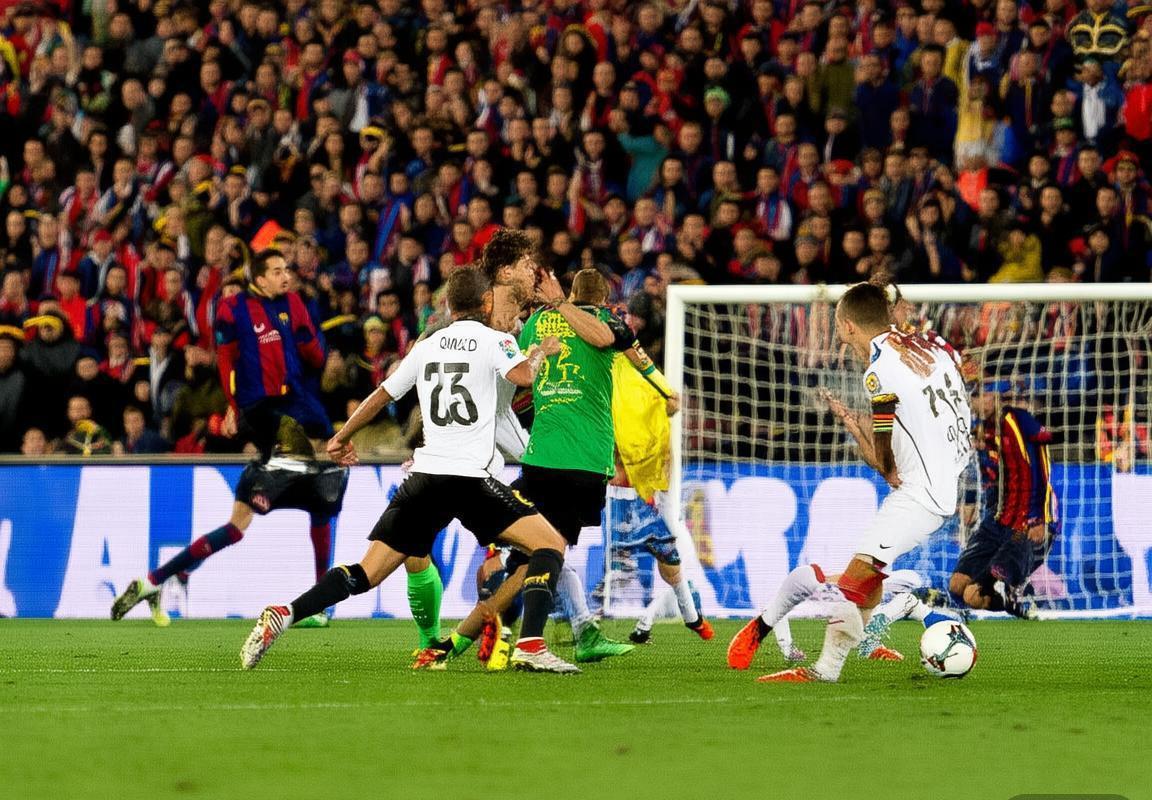 巴塞罗那VS瓦伦西亚：巅峰对决，32回合激战火花四溅(图3)